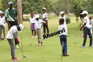 Vue partielle des filles lors du jeu 