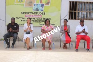 La présidente de la FNB-Togo avec certains des partenaires