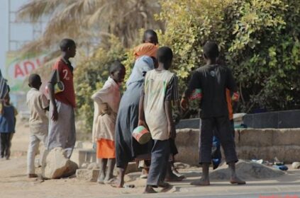 Souvent exposés à des problèmes d’hygiène, ils survivent dans des situations de précarité et d’exclusion.