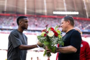 Kevin Denkey, le togolais qui a remporté le 33è soulier lors de la cérémonie des African Awards à Woluwe-Saint-Lambert à Bruxelles, ce lundi. 