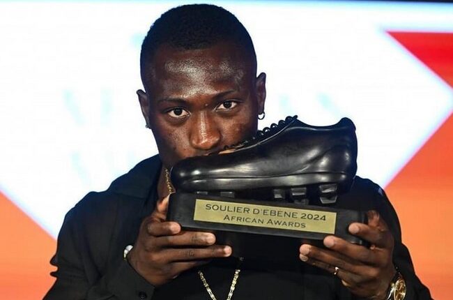 Kevin Denkey, le togolais qui a remporté le 33è soulier lors de la cérémonie des African Awards à Woluwe-Saint-Lambert à Bruxelles, ce lundi.
