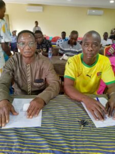 Matcham Bainti Abel 2ème vice président (D) et un des autres membres Foly Yawovi Ametonyo (G)