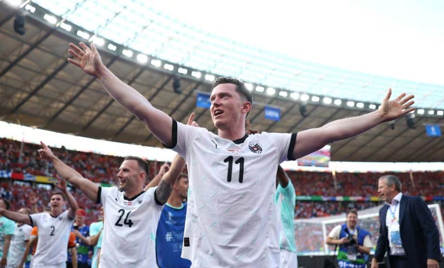 Les remplaçants peinent à maintenir la cadence et la défense française se déconcentre.