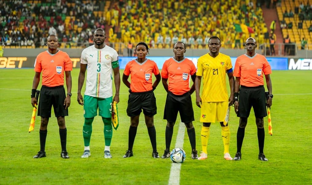 plus de deux joueurs techniques et de moins de 9 forgerons