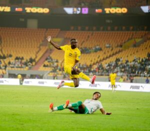 plus de deux joueurs techniques et de moins de 9 forgerons