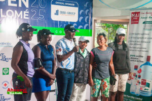 Présentation de quelques golfeuses par le promoteur