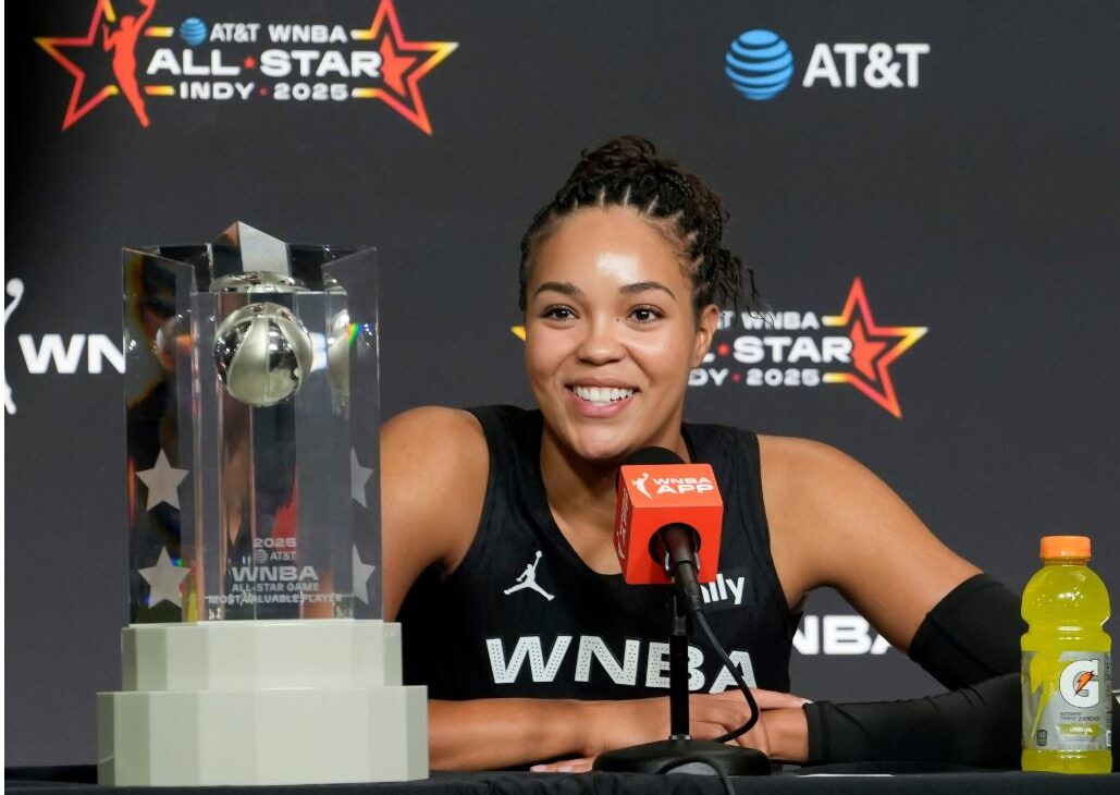 Skylar Diggins signe le premier triple-double de l’histoire du WNBA all star game avec 11pts, 11 rbds, 15 pd.