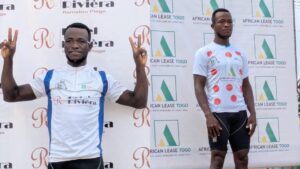 Les deux maillots distinctifs de Tchalem lors du tour cycliste du Togo
