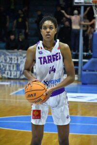 MARINA PAULE EWODO SOUS LE MAILLOT DE TARBES