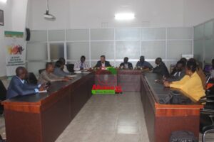 Vue d'ensemble de la conférence de presse au MSL Andrew PARSONS avec les membres de la FETOSPA et les cadres du MSL 