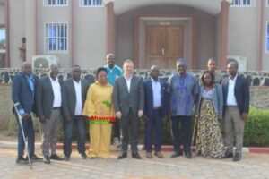 Andrew PARSONS avec les membres de la FETOSPA et les cadres du MSL 