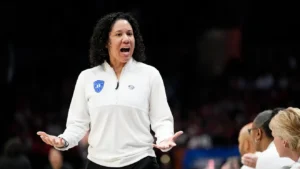 L'entraîneure des Duke Blue Devils, Kara Lawson, lors d'un match du tournoi NCAA féminin