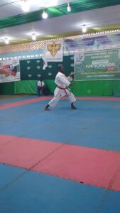 Noumanyo prosper médaillé d'or en kata et kumite dans  la catégorie 35-45 à l'oeuvre