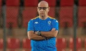 Au moment où les techniciens africains ont "la côte", remportant les dernières CAN et hissant des nations au sommet du classement FIFA, Lomé regarde de nouveau vers l'autre rive de la Méditerranée.