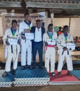 Podium séniors avec le président de la FTTKD , Henoch Boyodi