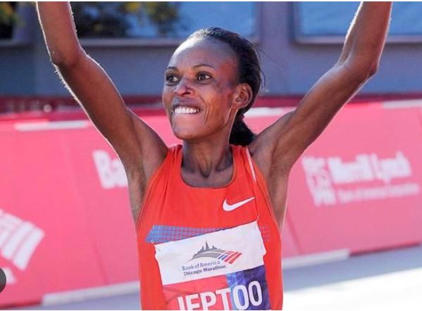 Contrairement aux athlètes, soumis à des contrôles biologiques quasi hebdomadaires, les managers étrangers s'installent à Iten ou Eldoret avec une liberté totale.