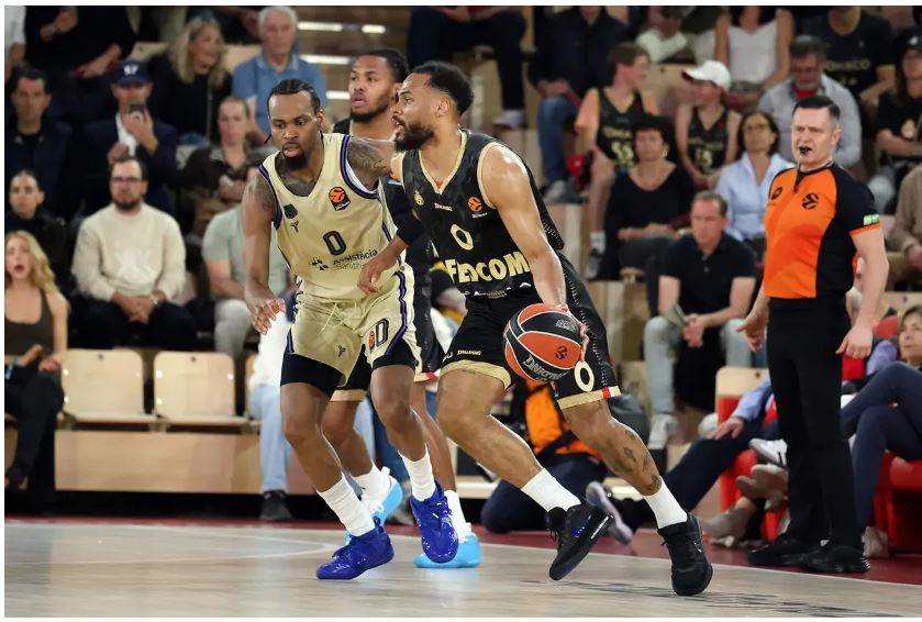 Un duel très attendu entre Mike James (meilleur marqueur de l'histoire et leader de Monaco) et Tornike Shengelia transfuge de la Virtus Bologne et qui porte les Blau grana cette saison.