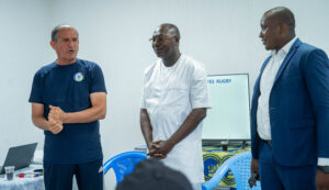 Le formateur Mohamed SAHRAOUI (G), Pr FTR Ludovic BEDINADE (C), TG FTR Jules KOUAMENOU (D)
