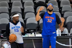 Ariel Hukporti & Karl-Anthony Towns