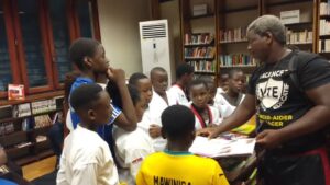 Maître Jean-Médard Djondo, promoteur du programme VTE avec ses jeunes à l'Institut français