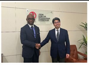 Serge Ekue et Nobumitsu Hayashi (Gouverneur de la JBIC)