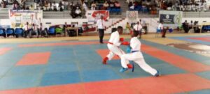 Une phase de kumite homme aprement disputee